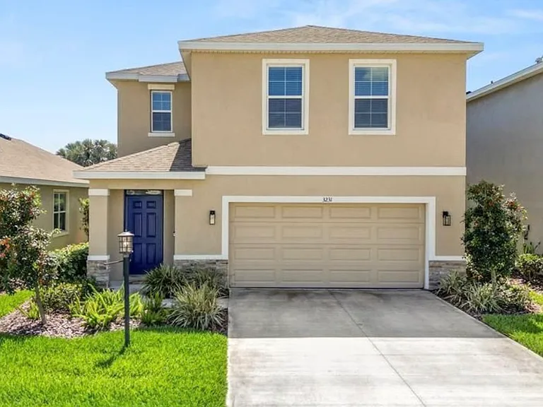 3231 Hilltop Cir — Photo 1