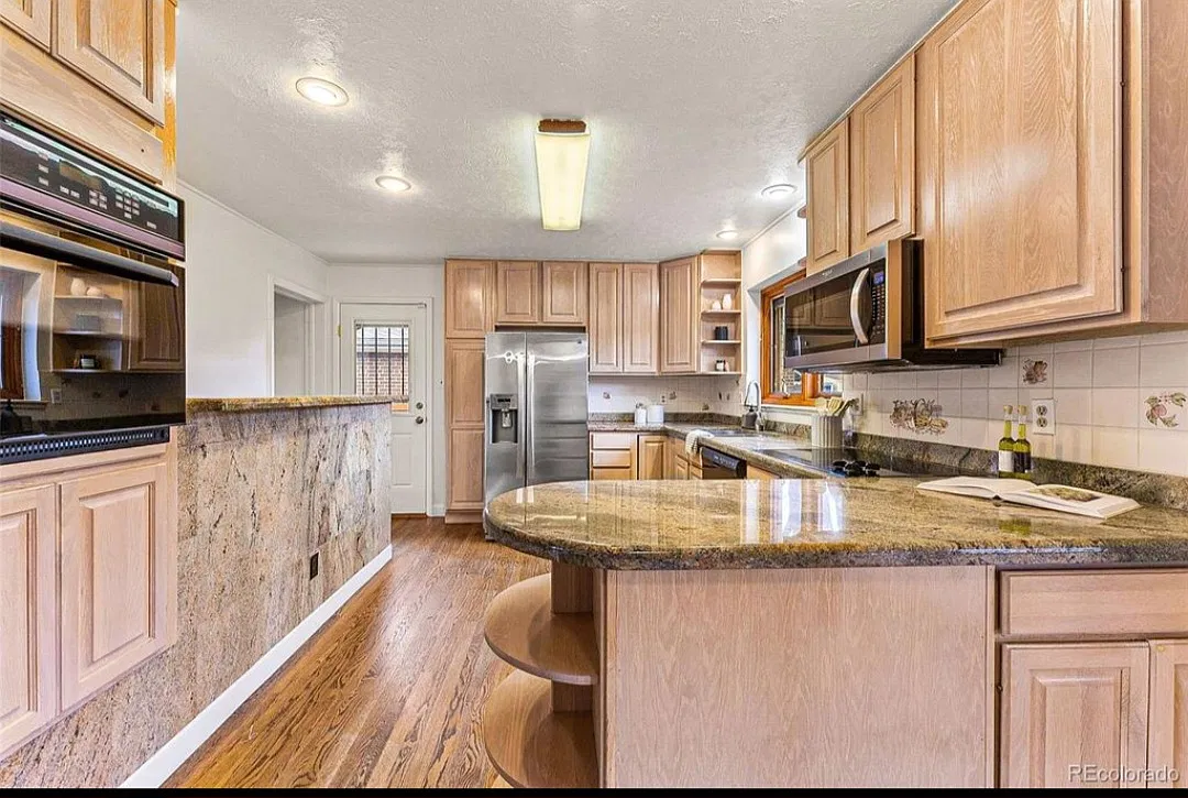 1315 S Eaton Ct — Photo 2