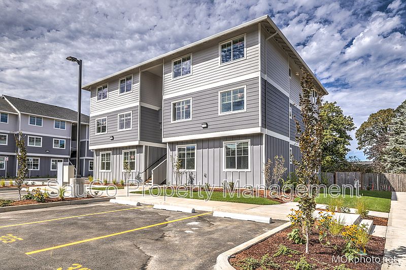 1st image of 2560 Hawthorne St #306