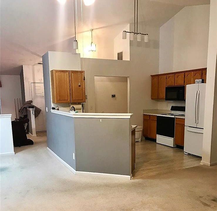 2nd image of 525 Old Farm Rd