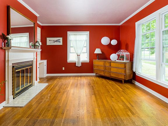 4th image of 1524 Gladstone Dr SE