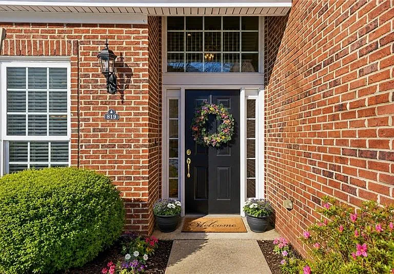 819 Strasburg Dr — Photo 43