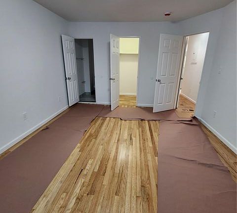 4th image of 905 E 82nd St