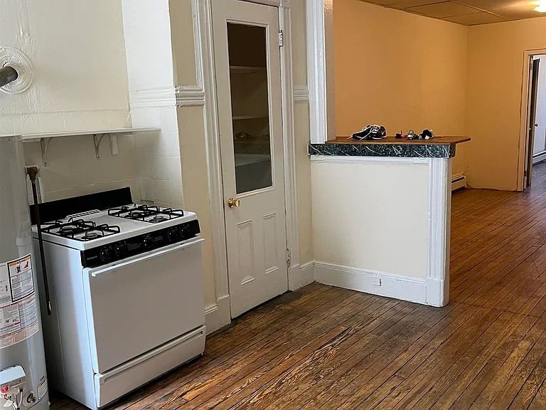 925 Park Ave #2R — Photo 4
