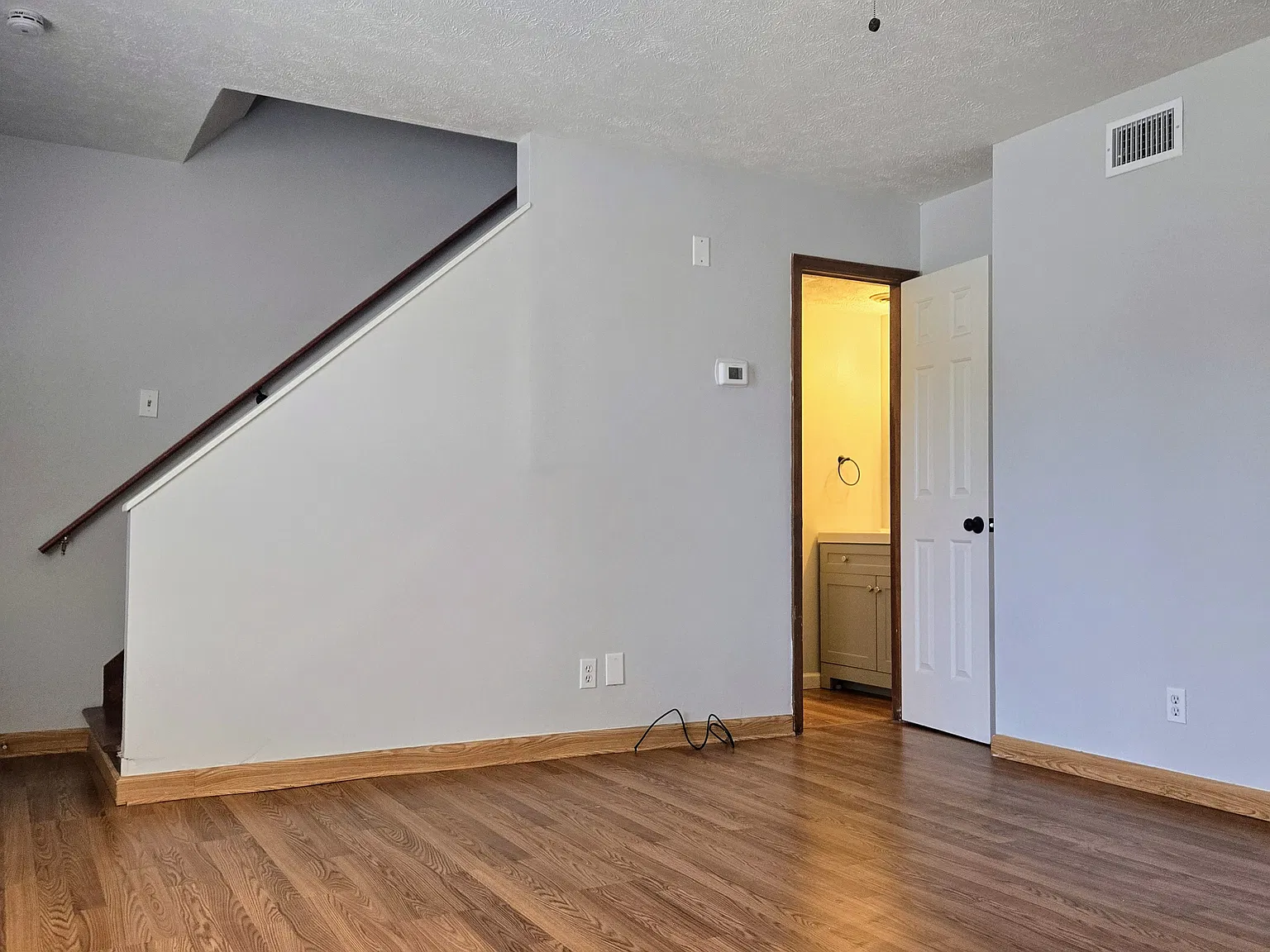 2 bed, 1.5 bath, 1200 sqft, $1,600 — Photo 3
