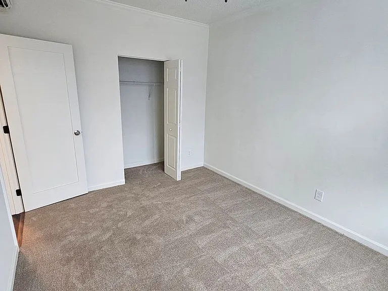 411 Parkway — Photo 9