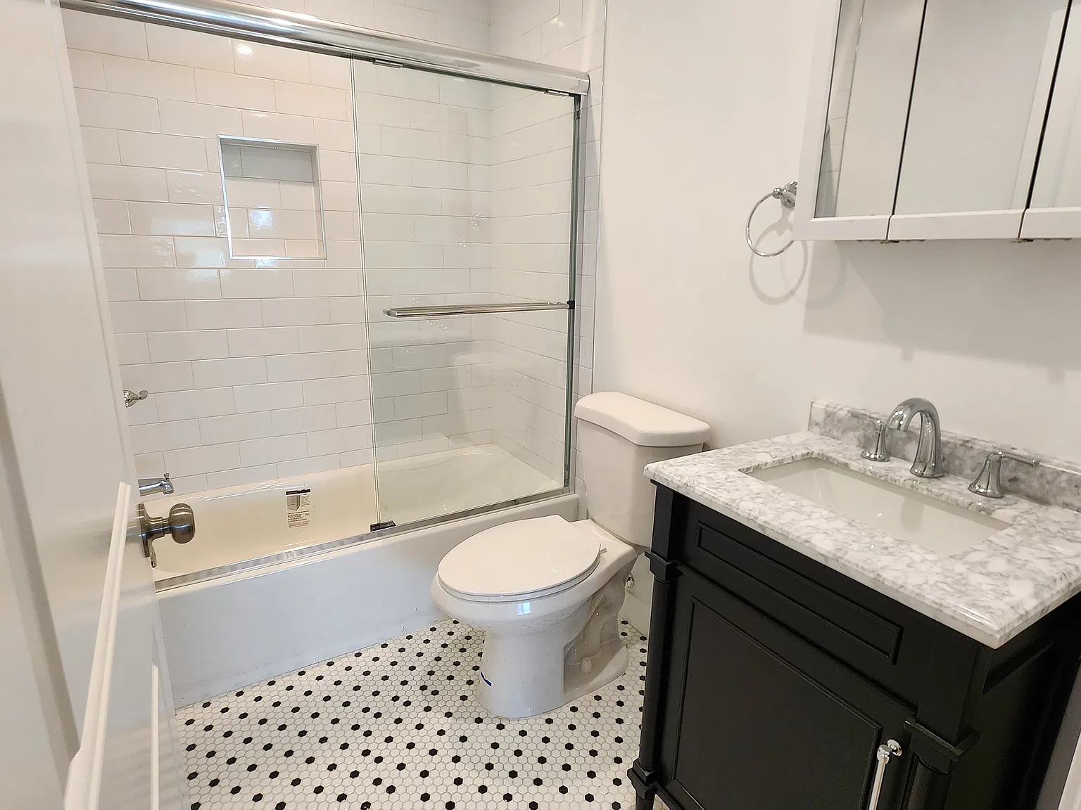 2 bed, 950 sqft, $3,250 — Photo 3