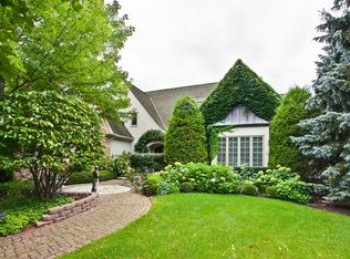 1745 W Broadland Ln, Lake Forest, IL