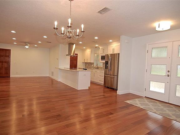 3rd image of 305 Oak Hill Dr