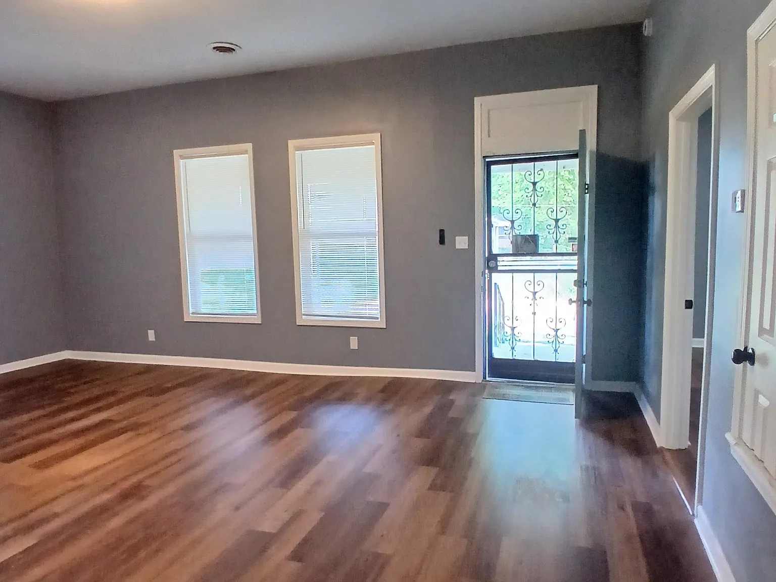 3 bed, 2.0 bath, 1668 sqft, $1,500 — Photo 2