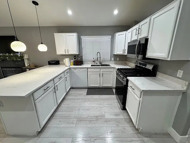 3 bed, 1285 sqft, $2,470 — Photo 1