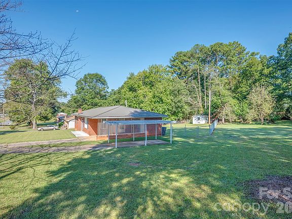 4th image of 170 Franklin Dr