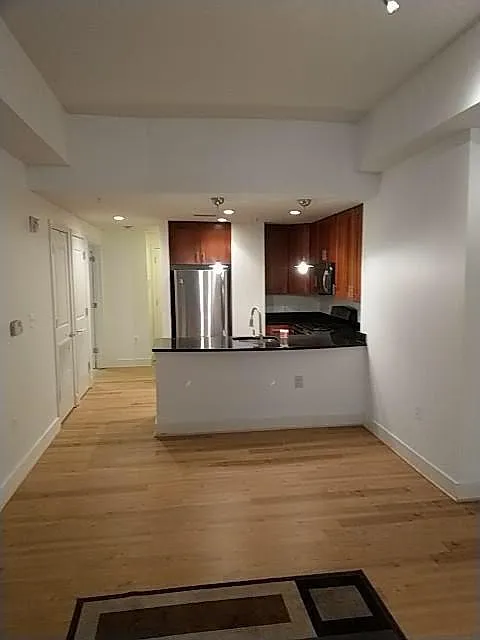 2 bed, 800 sqft, $3,300 — Photo 3