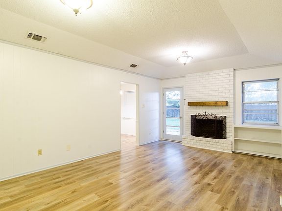 5th image of 2211 Briarwood Blvd