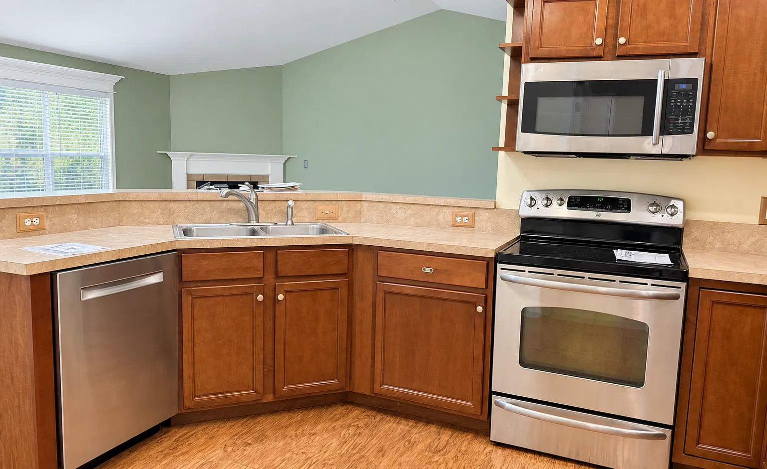 2 bed, 1383 sqft, $2,200 — Photo 4