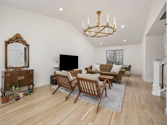 4th image of 2608 Pheasant Dr