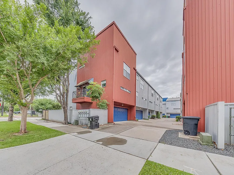 2809 Crawford St — Photo 15