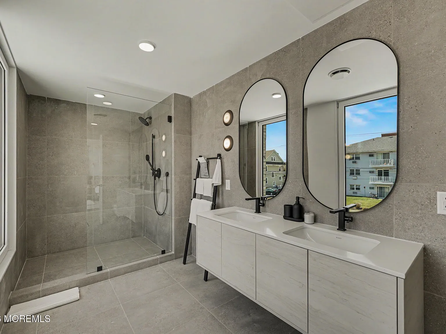 4 bed, 4.5 bath, 3700 sqft, $15,000 — Photo 4