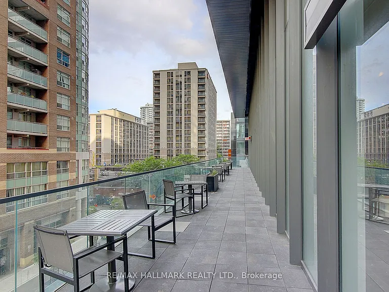 15 Grenville St #1406 — Photo 12