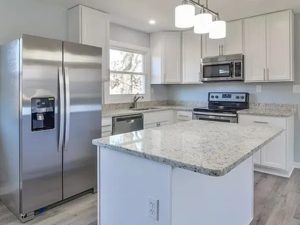 304 Gracie Rd, Chesapeake, VA 23325