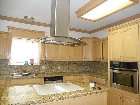 3rd image of 805 New Orleans Cir