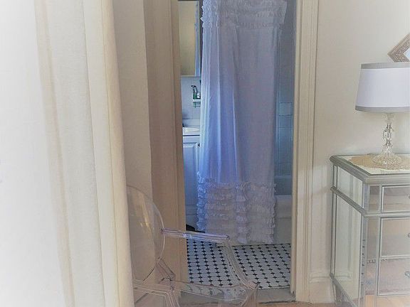 5th image of 50 W 72nd St APT 1511