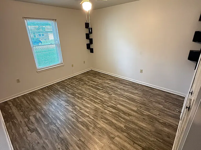 1305 Sunshine Ln — Photo 5