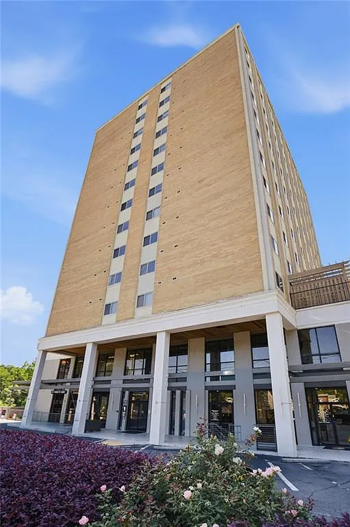 1 bed, 1.0 bath, 703 sqft, $2,000 — Photo 1