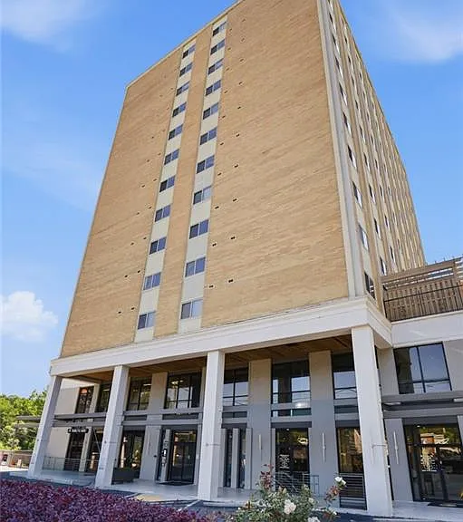 2285 Peachtree Rd NE #709 — Photo 1