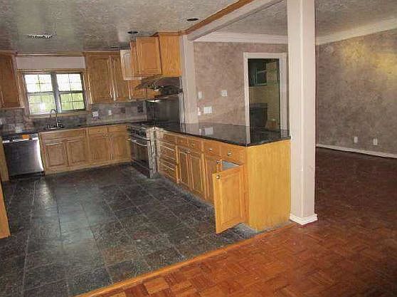 5th image of 70 Genevieve St