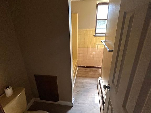 5th image of 135 Oakland Rd APT 2