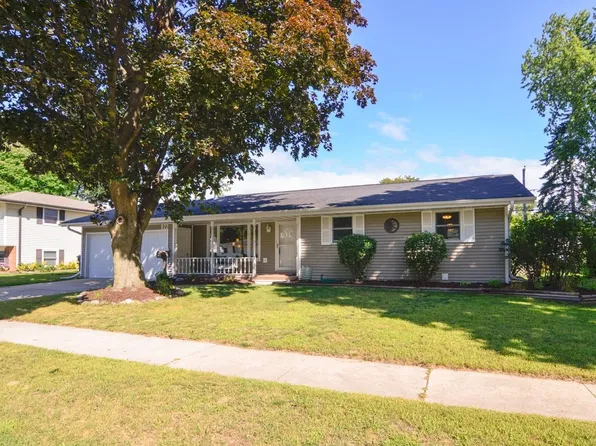 822 Westwood Dr, De Pere, WI 54115
