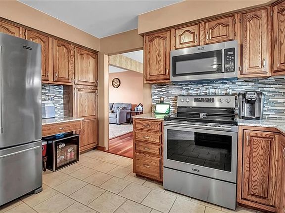2nd image of 2545 Danielle Dr