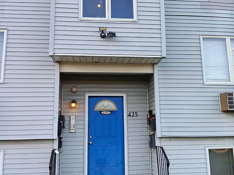 425 Mill Rock Rd — Photo 1