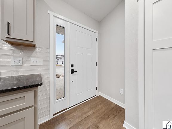 4th image of 106 E Connie Ln