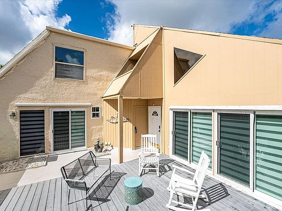 2nd image of 1100 SE Mitchell Avenue #102