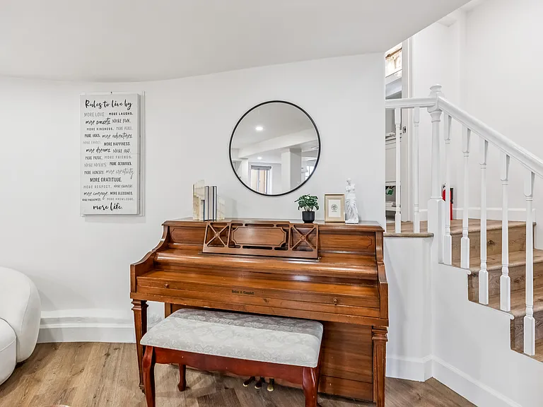 610 Hillcrest Blvd — Photo 40