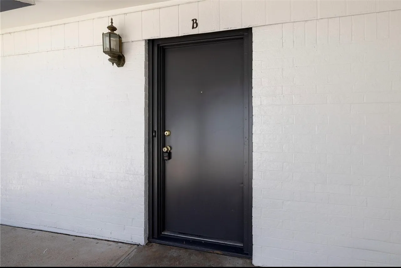 2 bed, 1163 sqft, $1,350 — Photo 1