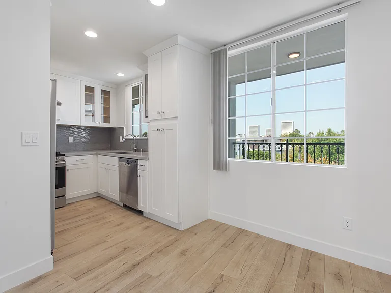 1601 Selby Ave #401 — Photo 4