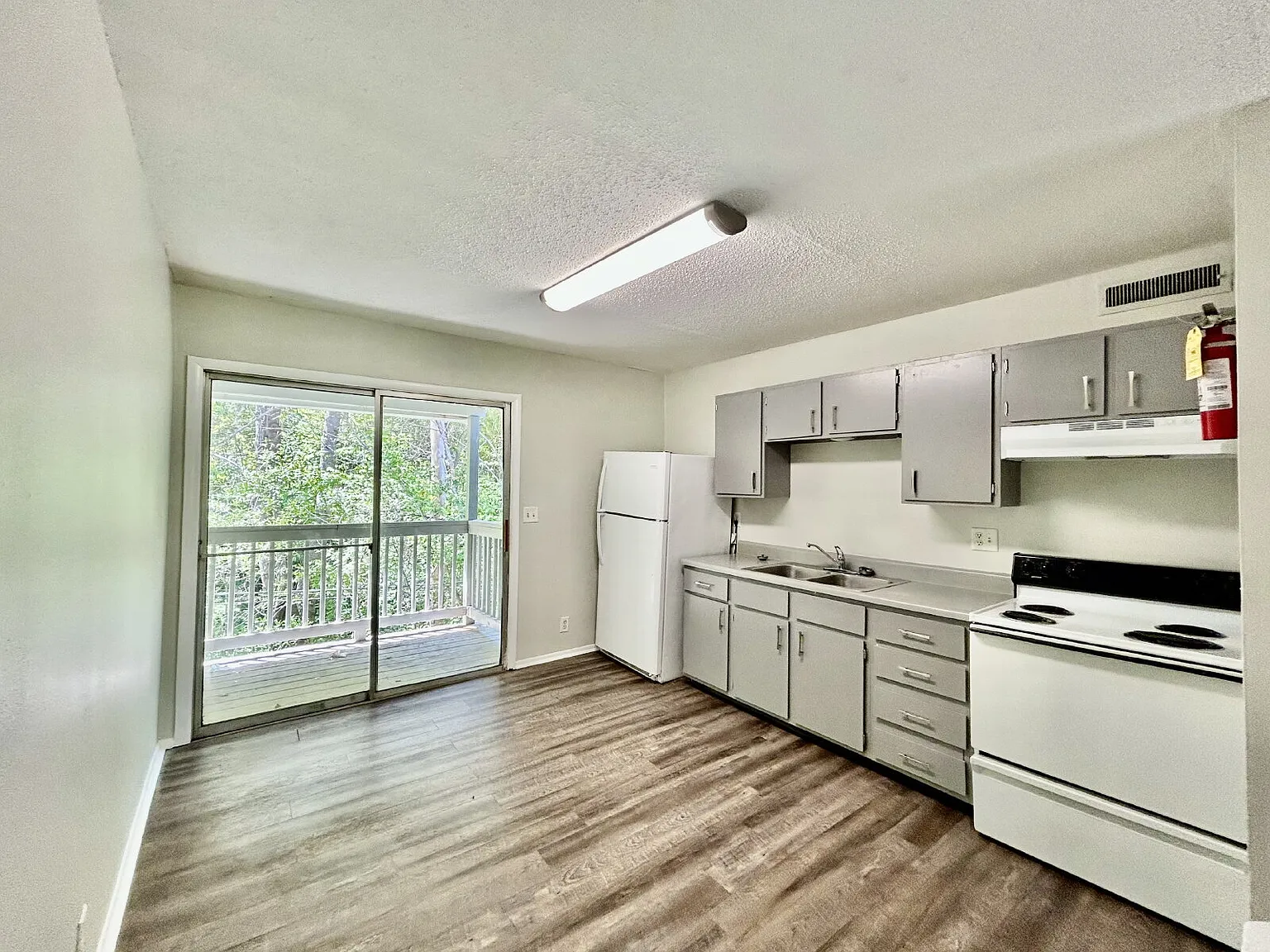 2 bed, 1.0 bath, 900 sqft, $925 — Photo 1