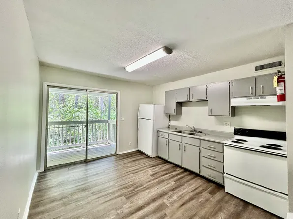 404 Woodcreek Dr #D-4, Rossville, GA 30741