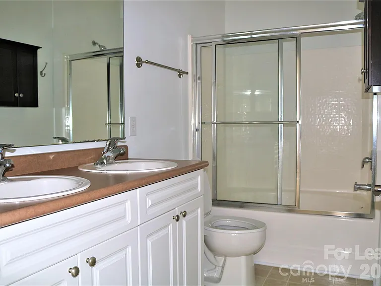 15232 Coventry Court Ln — Photo 21