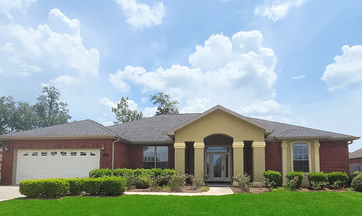Luxurious 3Bed/3.5Ba Brick Home in an Established Neighborhood! *1/2 Off Security Deposit for Act... — Photo 1