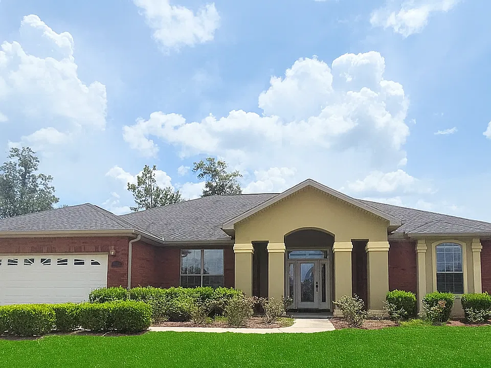 3401 Hillcrest Dr