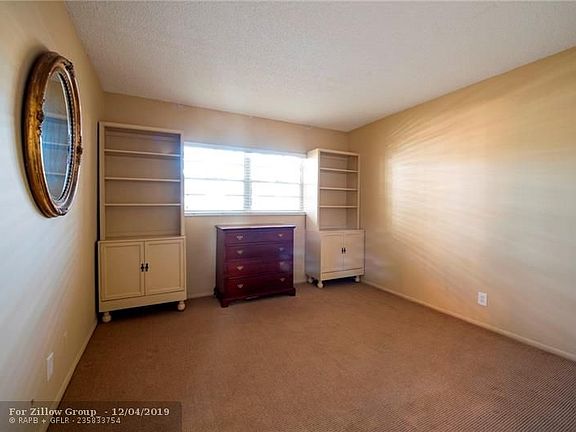 5th image of 3010 NE 16th Ave APT 204