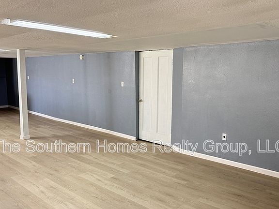 4th image of 405 N High St