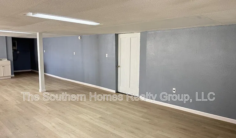 405 N High St — Photo 4