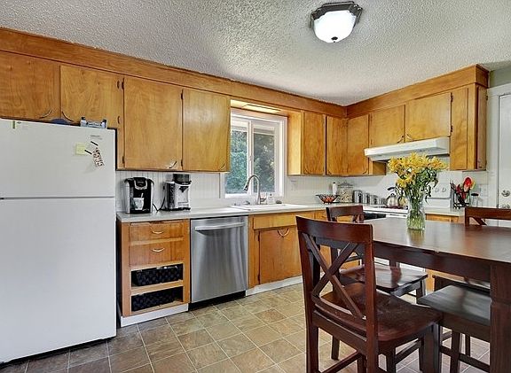 5th image of 3111 10th Street Pl SW