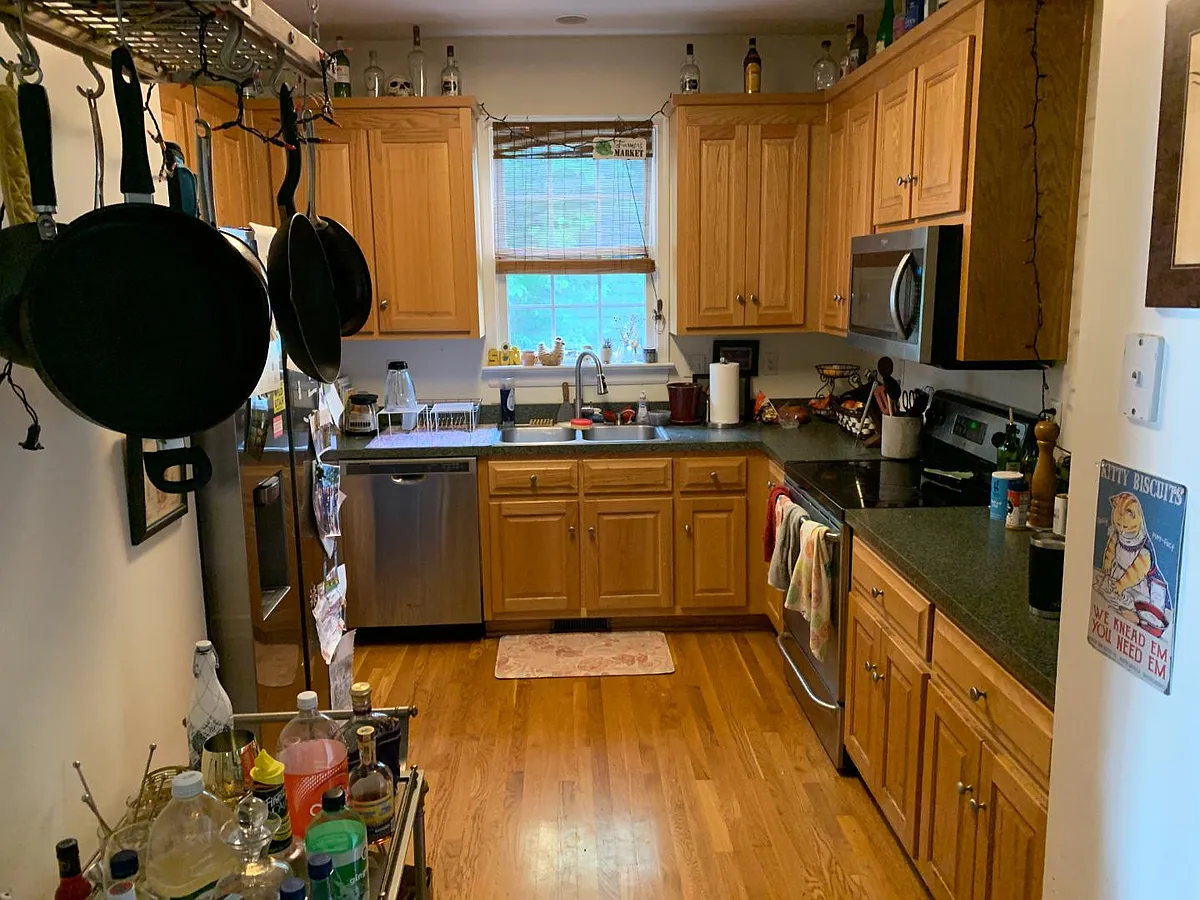 Unit Photo - 411 S Allen Ave
