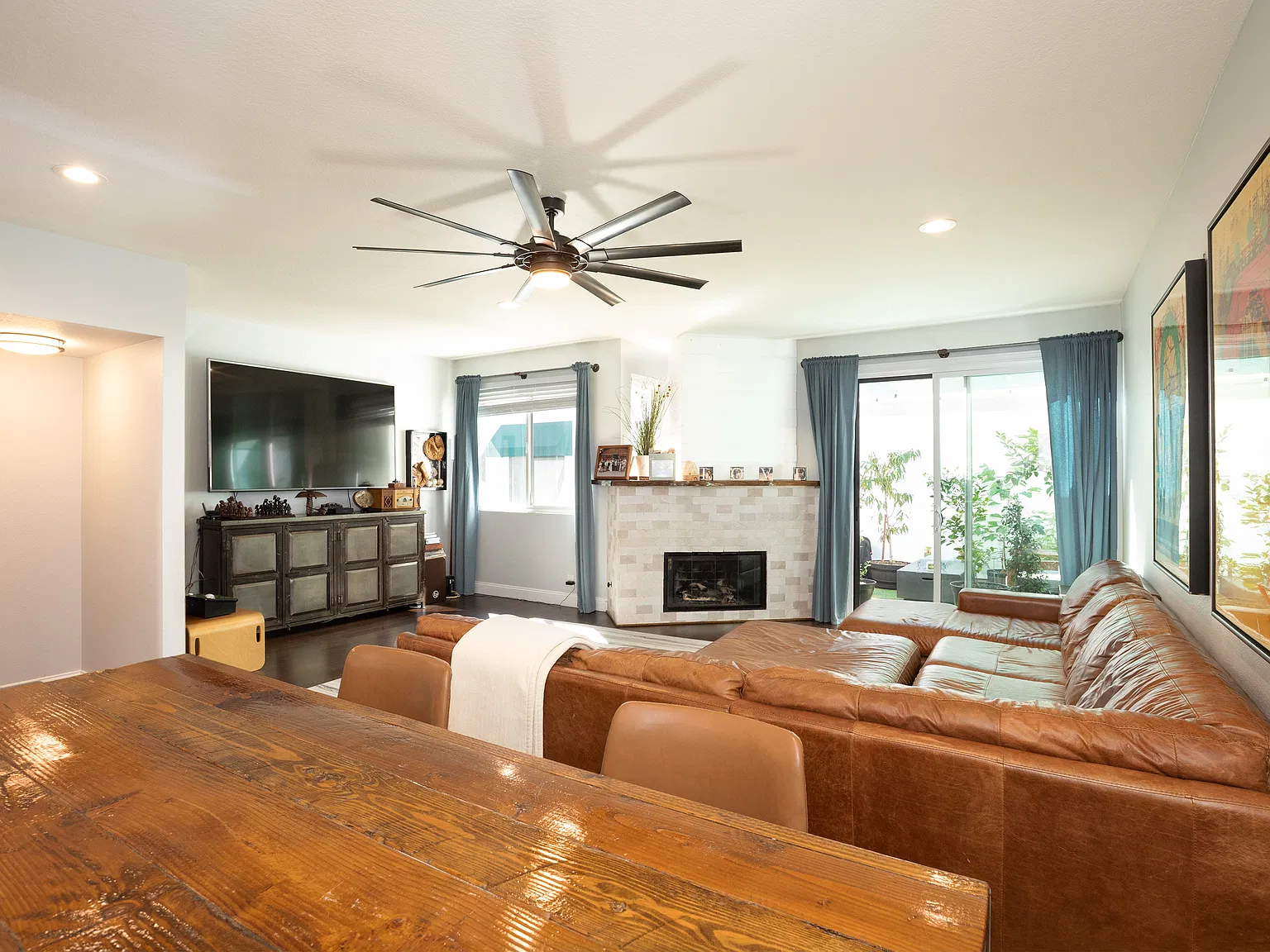 3 bed, 3.5 bath, 2125 sqft, $5,300 — Photo 3